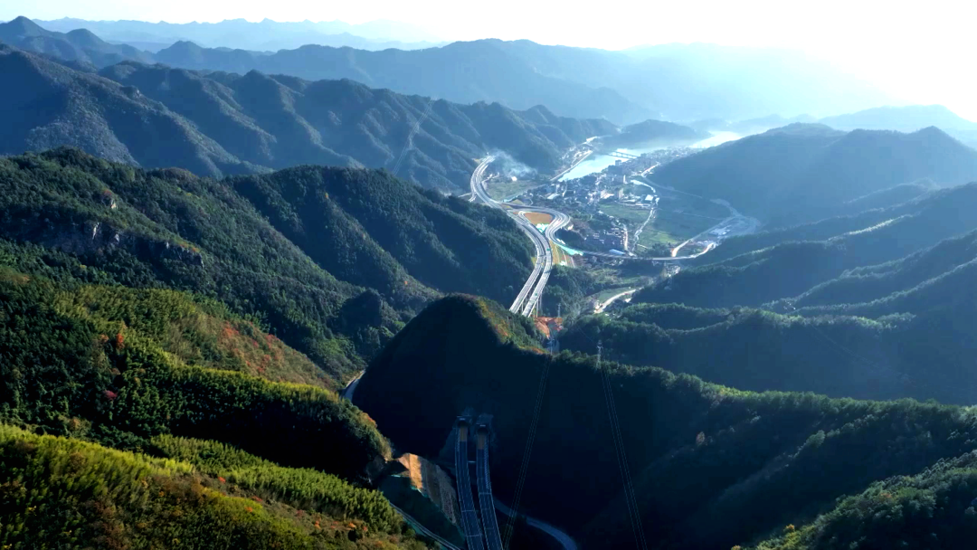 20231227244420.png 穿山越嶺的官新高速.png