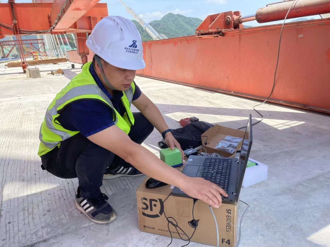 20240402115153.png 雪峰湖大橋施工監(jiān)控項目現(xiàn)場指導主梁拼裝.png